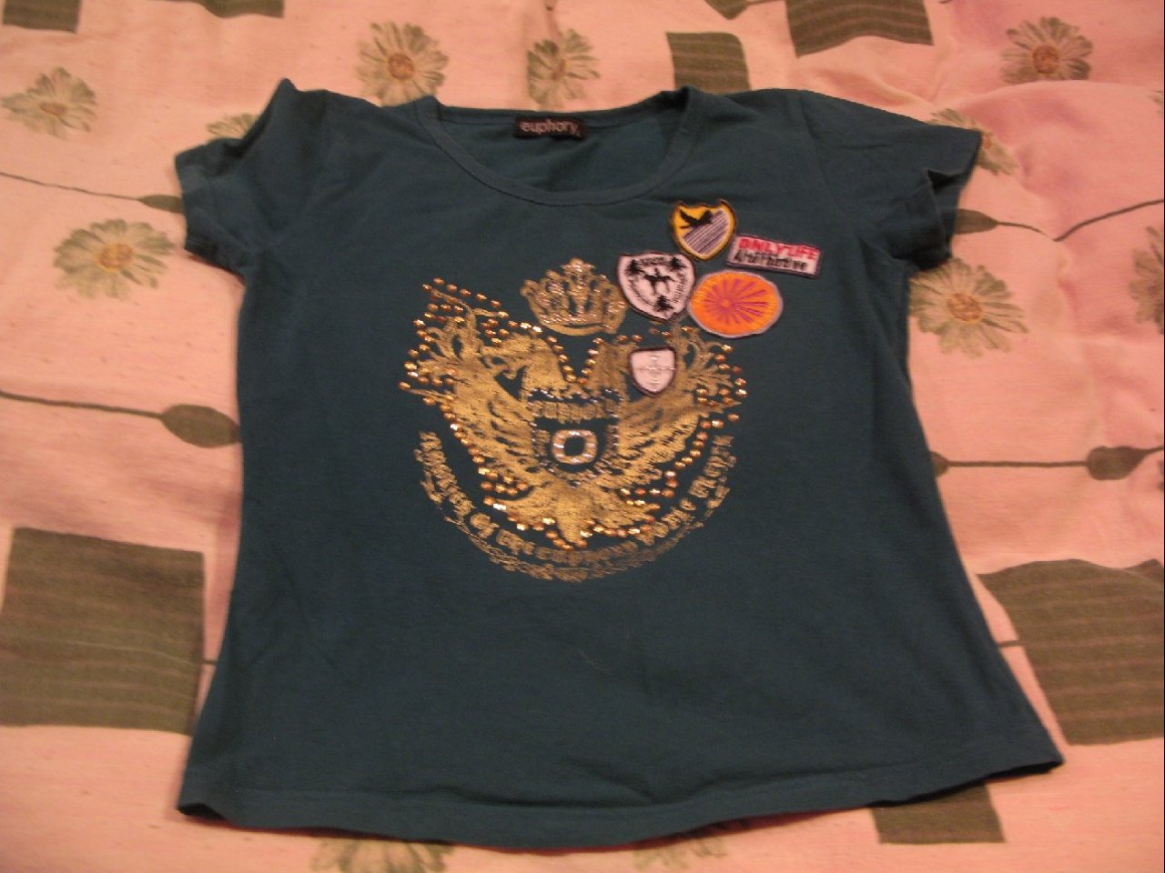 super modny t-shirt z ćwiekami...