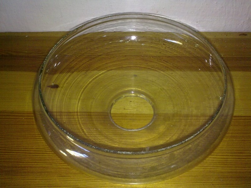 Okragłe naczynie szklane z otworem na dole - Szkło ozdobne - Blok Dobryszyce