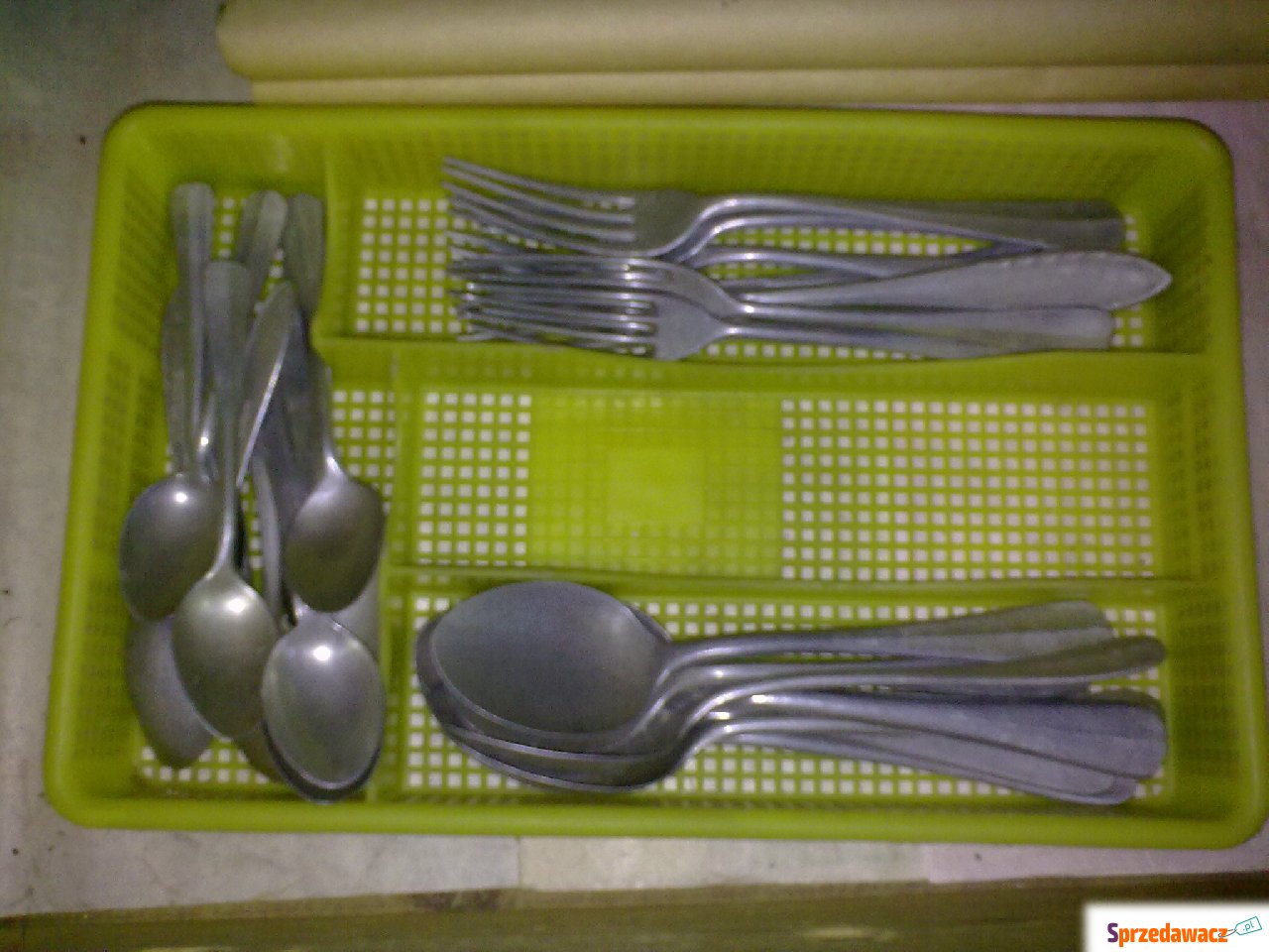 Sztućce aluminiowe w sporej il...