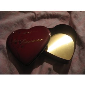Puszka na czekoladki w kształcie serca