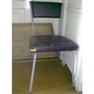 Oddam stare krzesło do piwnicy/garażu lub do renowacji