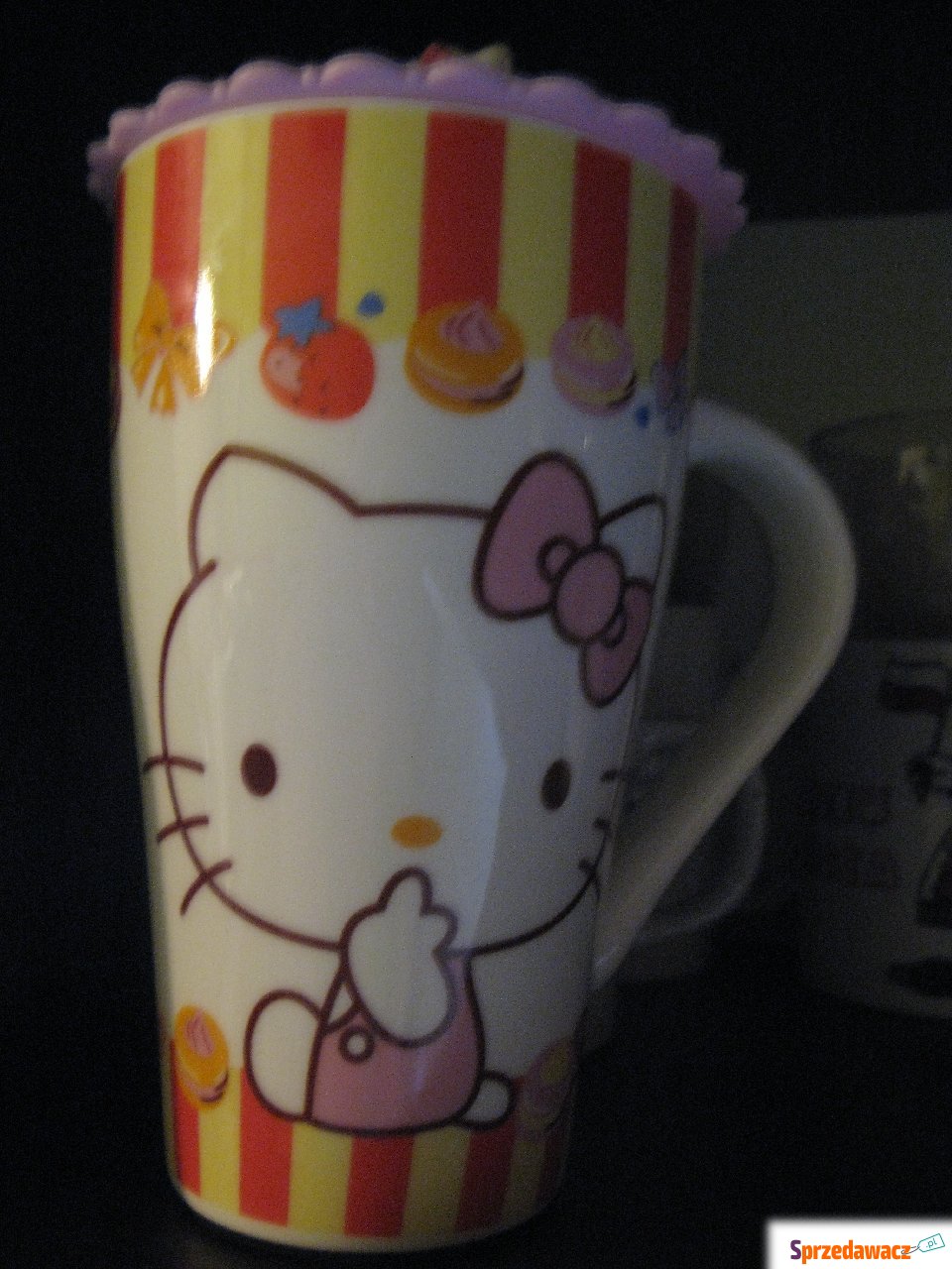 HELLO KITTY kubek z pokrywką -...