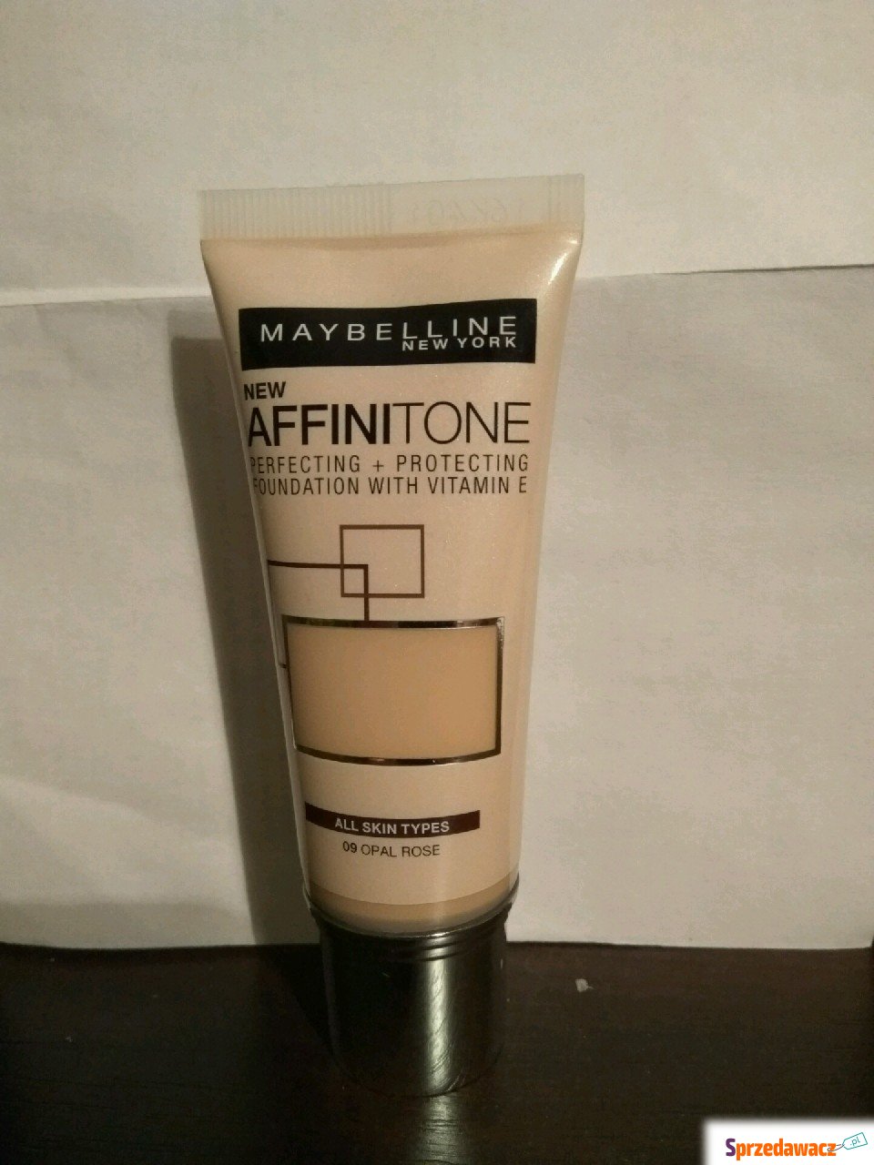 Maybelline Affinitone podkład -...