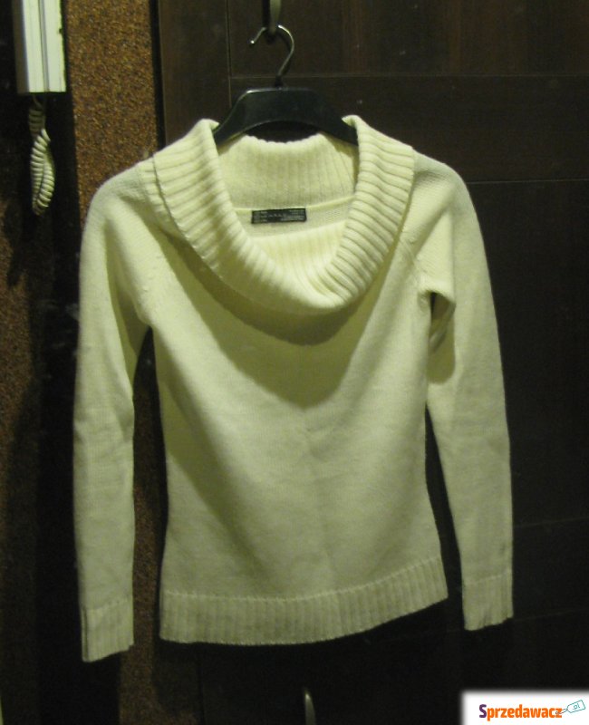 Sweterek ZARA biały z dużym kołnierzem - Swetry, golfy, kamizelki - Radomsko