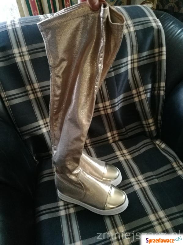 Nowoczesne i stylowe buty  w r...