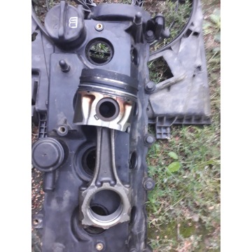 Korbowód tłok Opel Astra,Zafira,Meriva 1.7 CDTI Z17dtr dtj