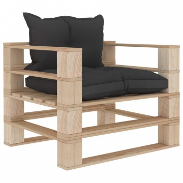 Ogrodowe siedzisko z palet z czarnymi poduszkami, drewniane