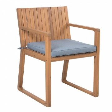 Drewniane krzesło ogrodowe z niebieską poduchą SASSARI