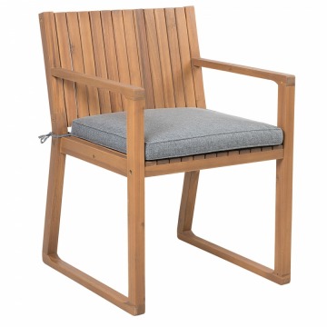 Drewniane krzesło ogrodowe z szarą poduchą SASSARI