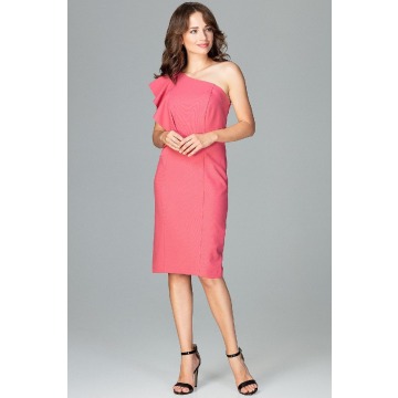 Lenitif - Ołówkowa sukienka na jedno ramię z falbaną różowa