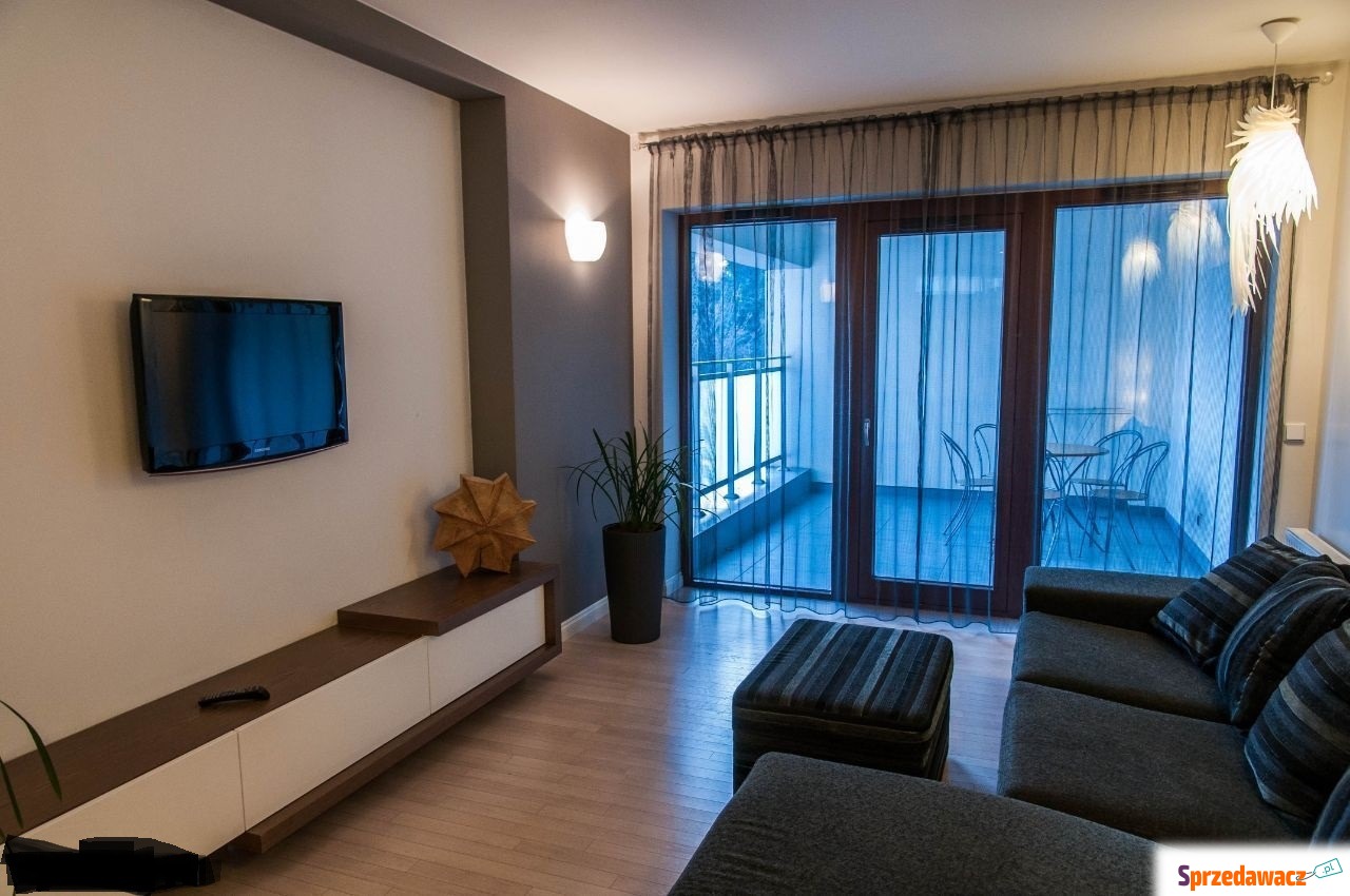 2p, 55m, Okolice Hallera Loggia...