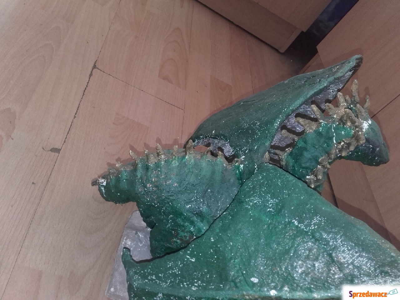 Smoczyca z gipsu