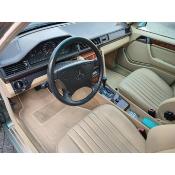 Mercedes - Benz W124  Sedan/Limuzyna 1993,  2.2 benzyna, automat - Na sprzedaż za 42 500 zł - Mysłowice - zdjęcie 6