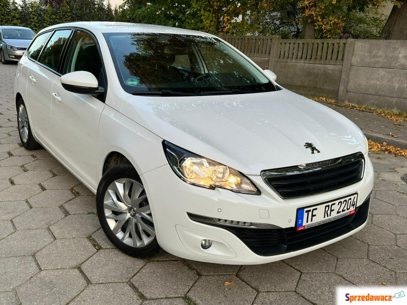 Peugeot 308 2015,  1.2 benzyna - Na sprzedaż za 33 999 zł - Gostyń
