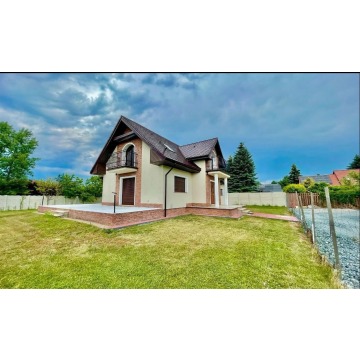 Sprzedam dom Wrocław, Krzyki -  wolnostojący jednopiętrowy,  pow.  180 m2,  działka:   750 m2 - zdjęcie 1