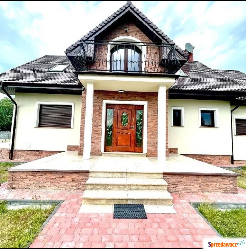 Sprzedam dom Wrocław, Krzyki -  wolnostojący jednopiętrowy,  pow.  180 m2,  działka:   750 m2