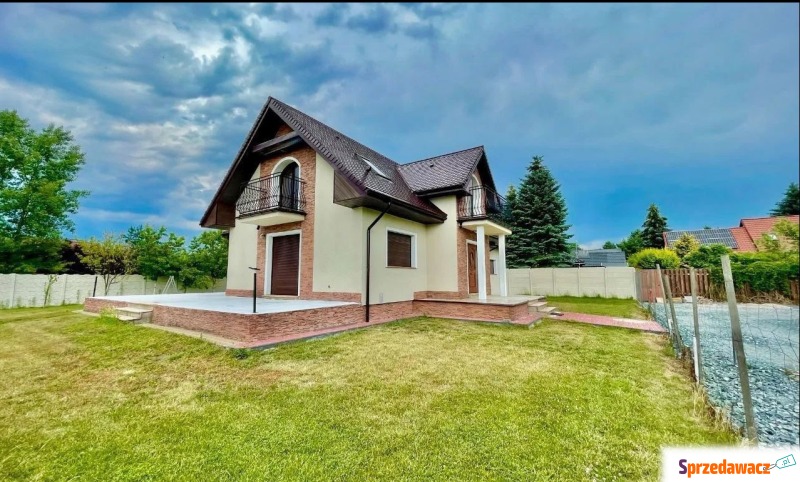 Sprzedam dom Wrocław, Krzyki -  wolnostojący jednopiętrowy,  pow.  180 m2,  działka:   750 m2