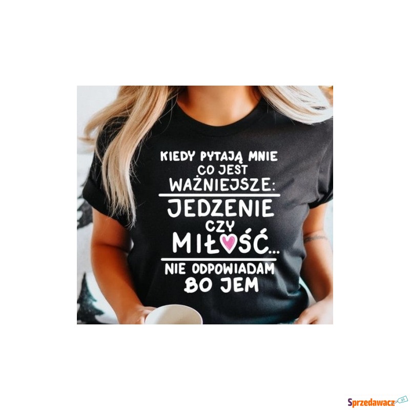 damska czarna koszulka z fajnym...