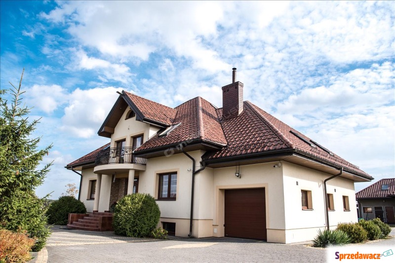 Sprzedam dom Chorzele -  wolnostojący jednopiętrowy,  pow.  308 m2,  działka:   2533 m2