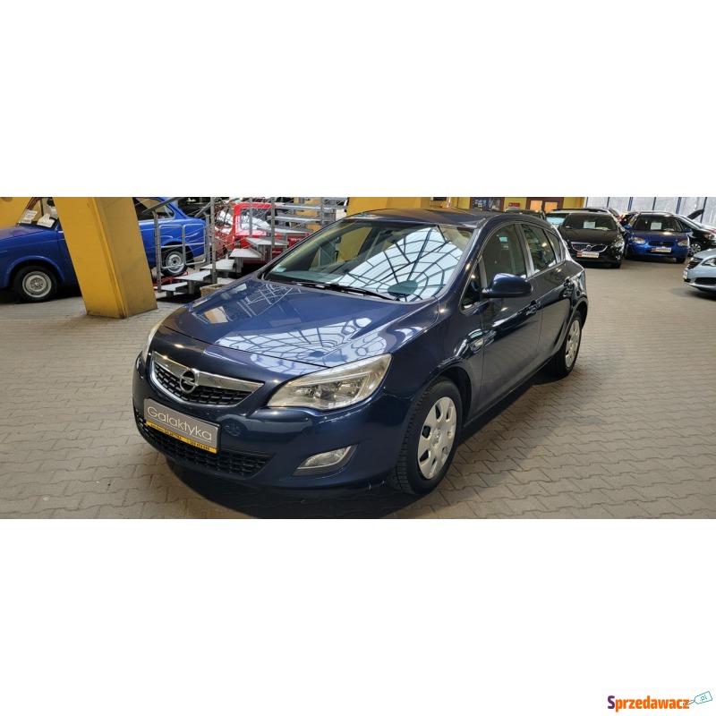 Opel Astra  Hatchback 2011,  1.7 diesel - Na sprzedaż za 23 900 zł - Mysłowice