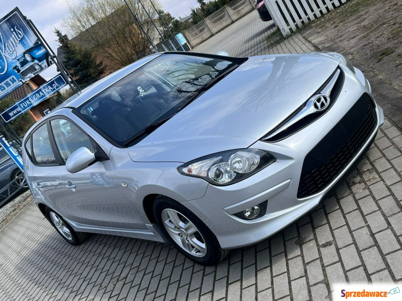 Hyundai i30  Hatchback 2010,  1.4 benzyna - Na sprzedaż za 23 900 zł - Zduńska Wola