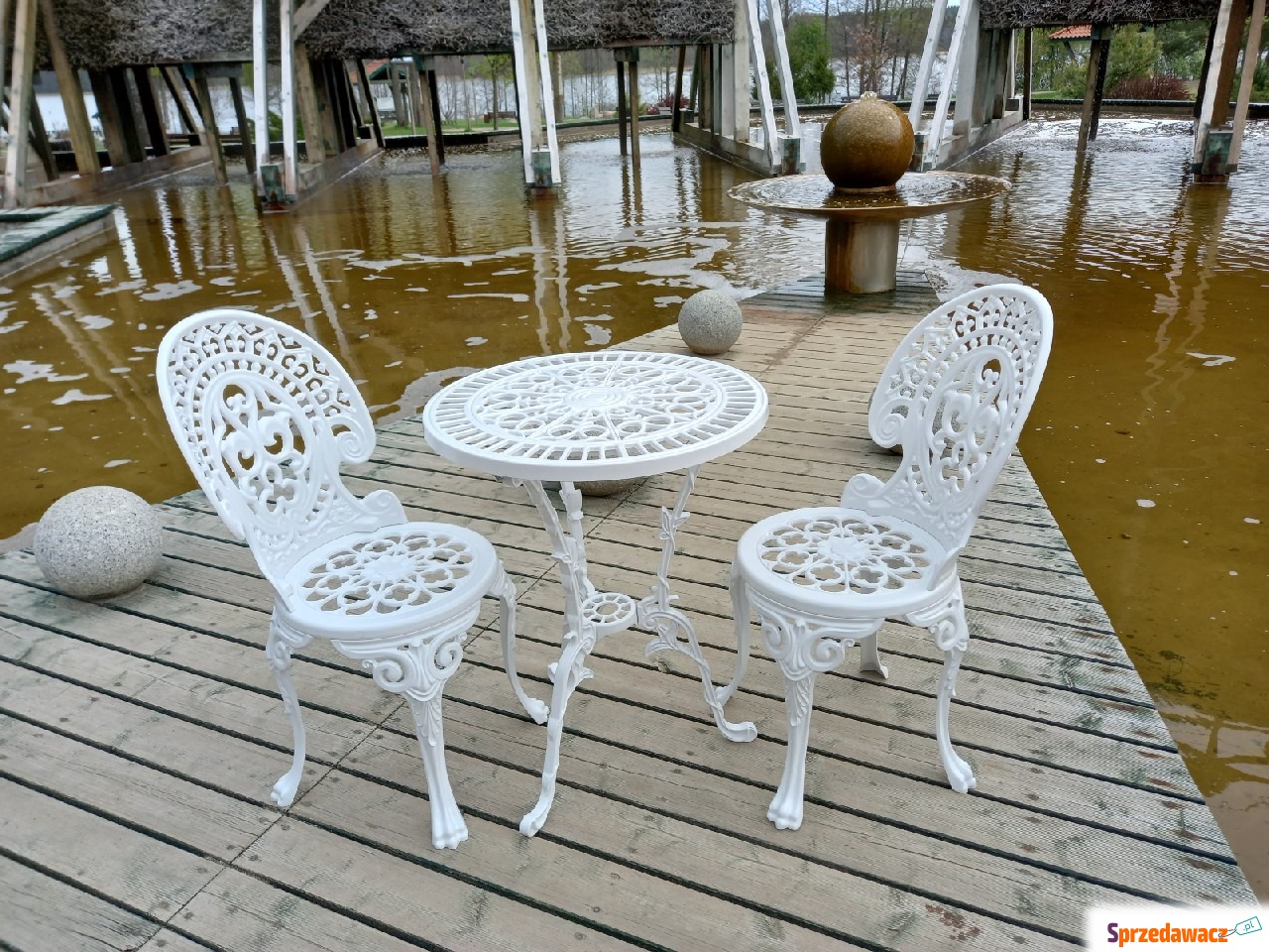 Meble żeliwne stół 56 cm +2xkr...