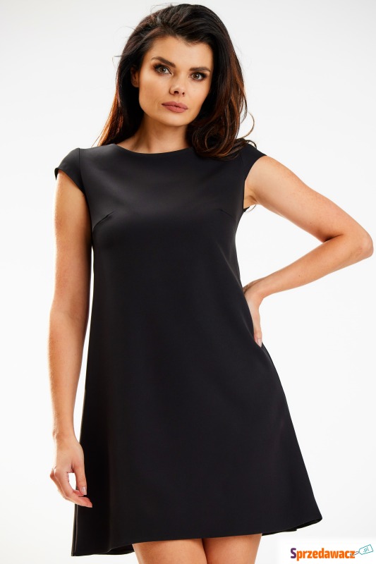 Trapezowa mini sukienka z krótkim rękawem - czarna - Sukienki - Tarnowskie Góry