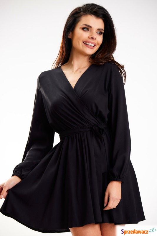 Krótka sukienka z zakładanym dekoltem - czarna - Sukienki - Orzesze