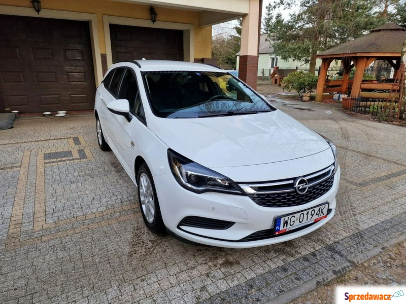 Opel Astra 2017,  1.4 benzyna - Na sprzedaż za 51 000 zł - Pilawa