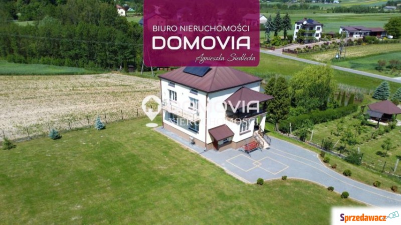 Sprzedam dom Skierbieszów -  wolnostojący jednopiętrowy,  pow.  220 m2,  działka:   7700 m2