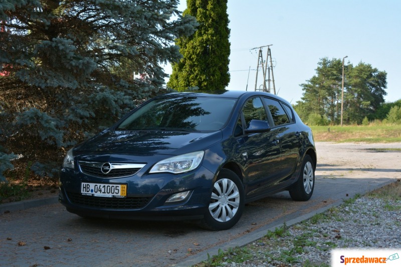 Opel Astra  Hatchback 2011,  1.4 benzyna - Na sprzedaż za 25 800 zł - Dzierzgoń