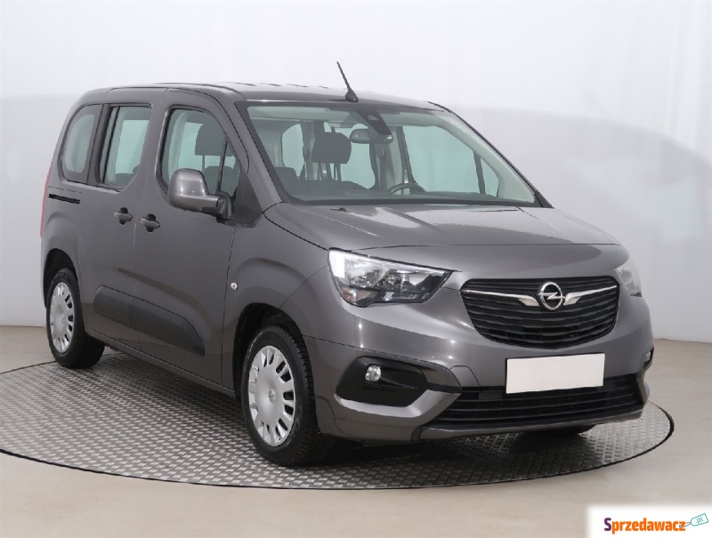 Opel Combo  Pick-up 2018,  1.5 diesel - Na sprzedaż za 47 153 zł - Wrocław