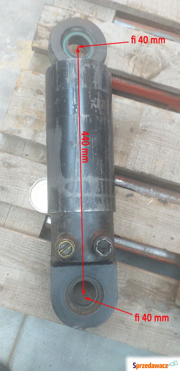 Siłownik hydrauliczny zabudowany.