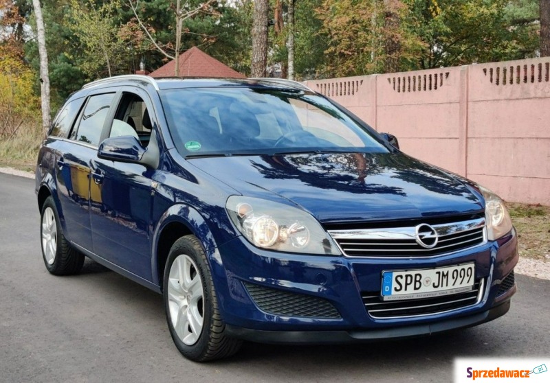 Opel Astra 2010,  1.4 benzyna - Na sprzedaż za 17 900 zł - Józefów