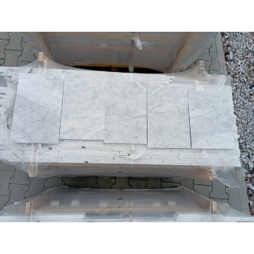 Płytki marmurowe Carrara Bianco pasy 2 cm matowe
