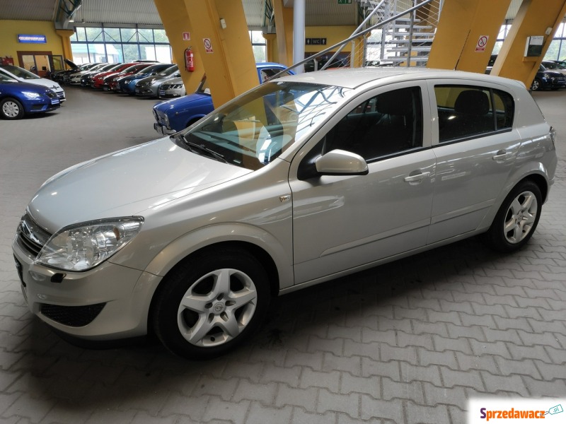 Opel Astra  Hatchback 2008,  1.6 benzyna - Na sprzedaż za 18 900 zł - Mysłowice