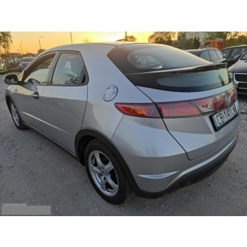 Honda Civic  Hatchback 2010,  1.8 benzyna - Na sprzedaż za 11 900 zł - Toruń - zdjęcie 2