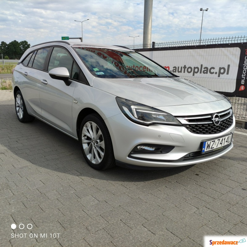 Opel Astra 2017,  1.4 benzyna - Na sprzedaż za 46 800 zł - Lipówki