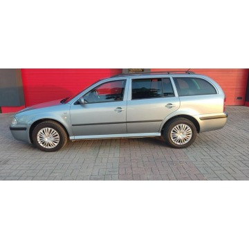 Skoda Octavia 2003,  1.6 benzyna - Na sprzedaż za 8 990,00 zł - Chełmce - zdjęcie 3