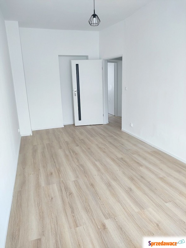 Mieszkanie dwupokojowe Legnica,   58 m2, trzecie piętro - Sprzedam