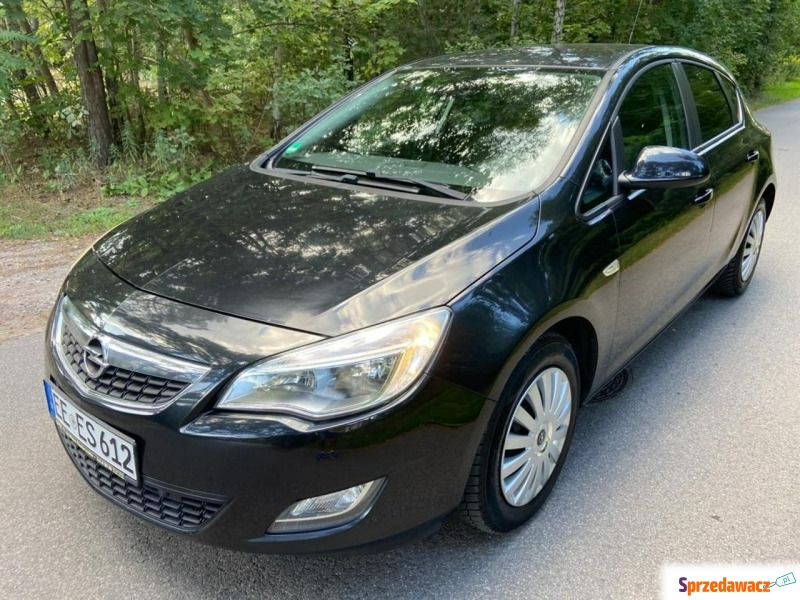 Opel Astra  Hatchback 2012,  1.4 benzyna - Na sprzedaż za 29 800 zł - Józefów