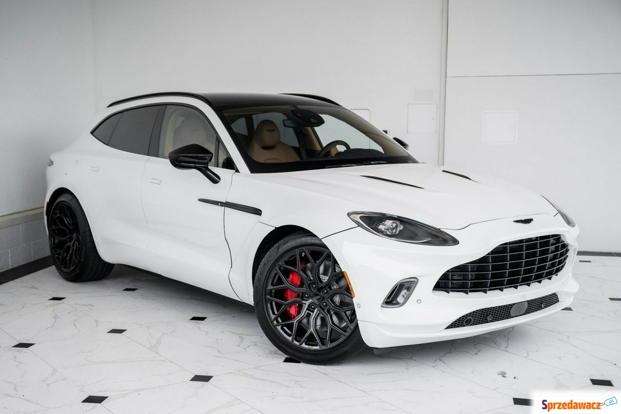 Aston Martin DBX 2023