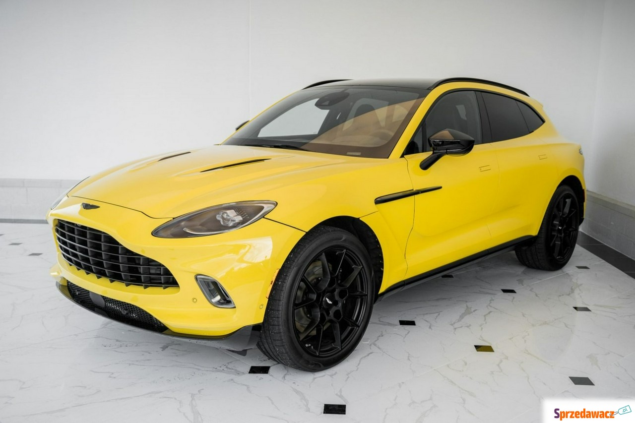 Aston Martin DBX 2022