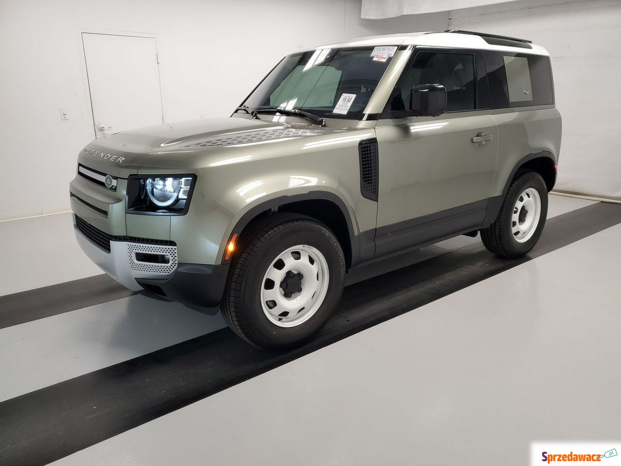 Land Rover Defender 2021