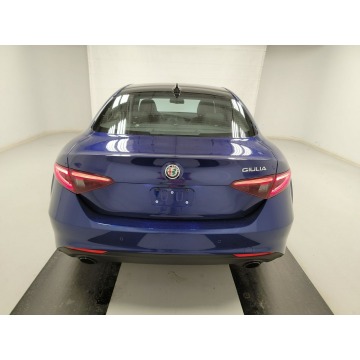 Alfa Romeo Giulia  Liftback 2023,  2.0 benzyna, automat - Na sprzedaż za 167 200 zł - Katowice - zdjęcie 5