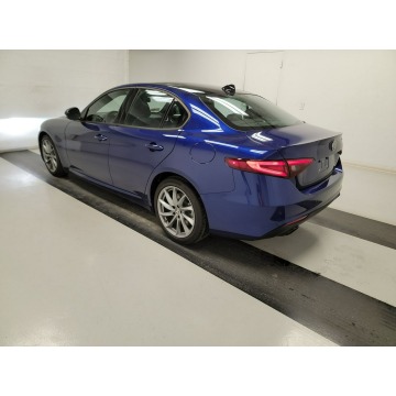 Alfa Romeo Giulia  Liftback 2023,  2.0 benzyna, automat - Na sprzedaż za 167 200 zł - Katowice - zdjęcie 6