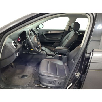 Audi A3  Hatchback 2013,  2.0 diesel, automat - Na sprzedaż za 52 890 zł - Katowice - zdjęcie 7