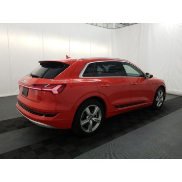 Audi e-tron  Sedan/Limuzyna 2019 elektryczny, automat - Na sprzedaż za 175 890 zł - Katowice - zdjęcie 4