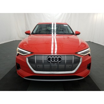 Audi e-tron  Sedan/Limuzyna 2019 elektryczny, automat - Na sprzedaż za 175 890 zł - Katowice - zdjęcie 2