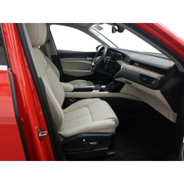 Audi e-tron  Sedan/Limuzyna 2019 elektryczny, automat - Na sprzedaż za 175 890 zł - Katowice - zdjęcie 8